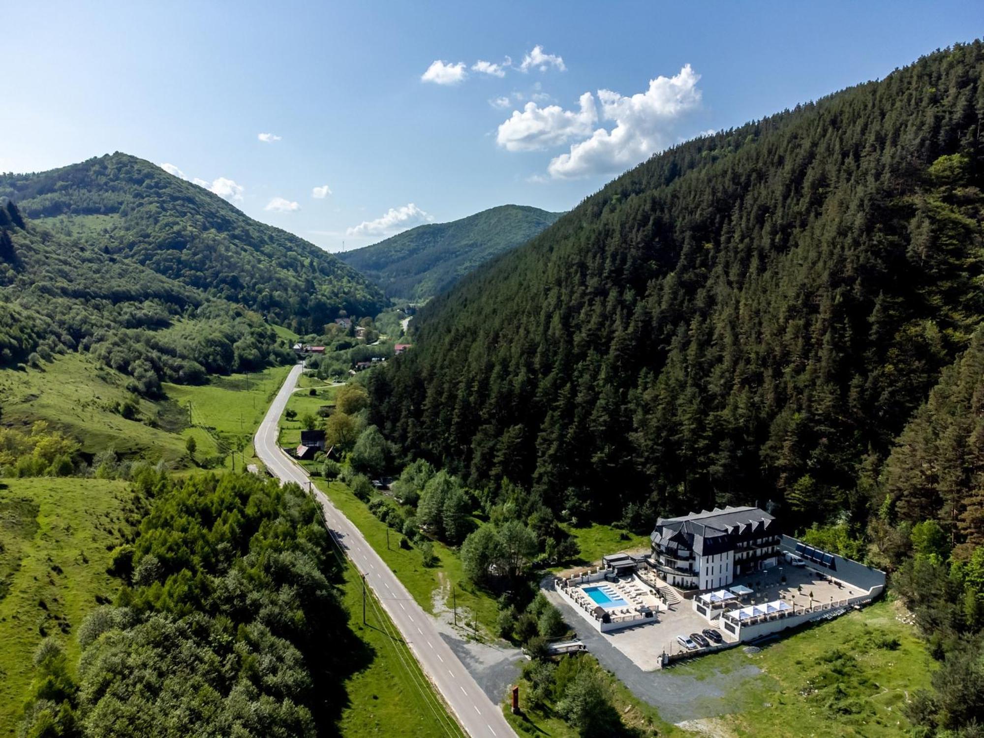 Hotel Carpentiere Arena à Răşinari Extérieur photo