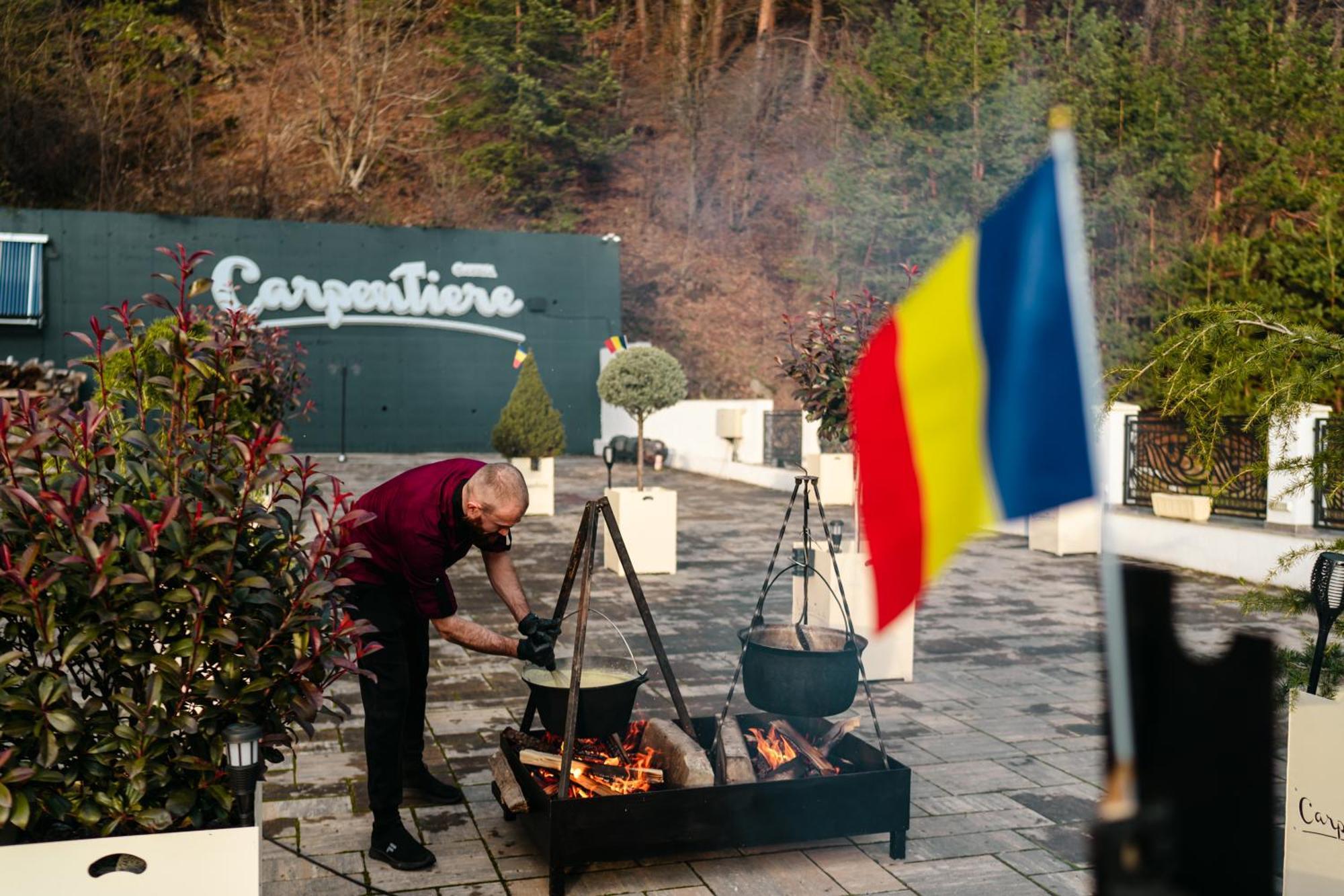 Hotel Carpentiere Arena à Răşinari Extérieur photo