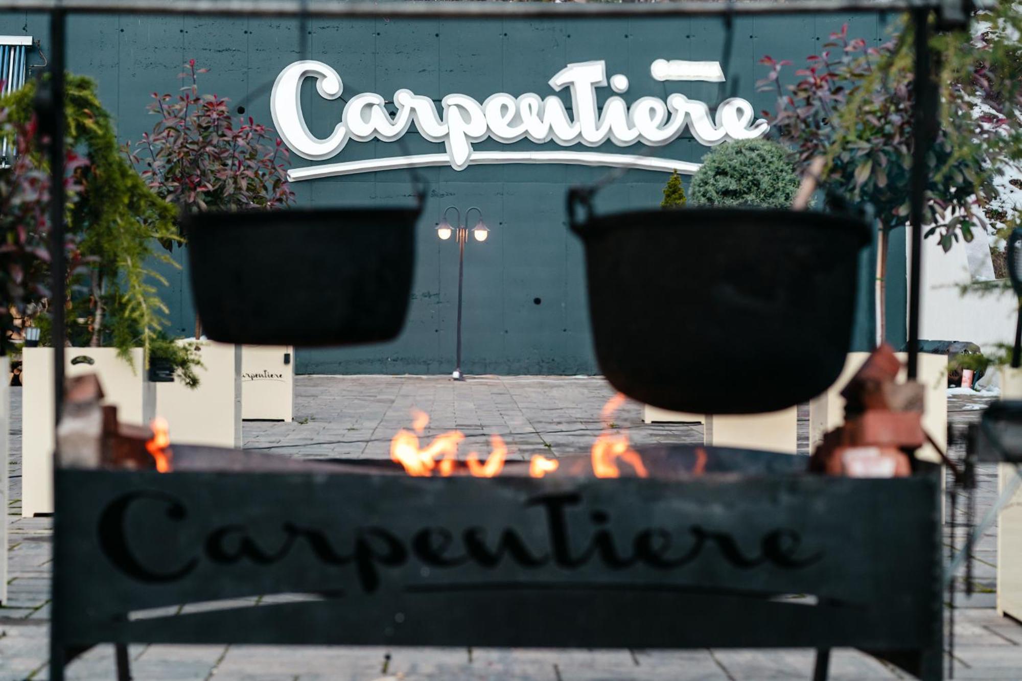 Hotel Carpentiere Arena à Răşinari Extérieur photo