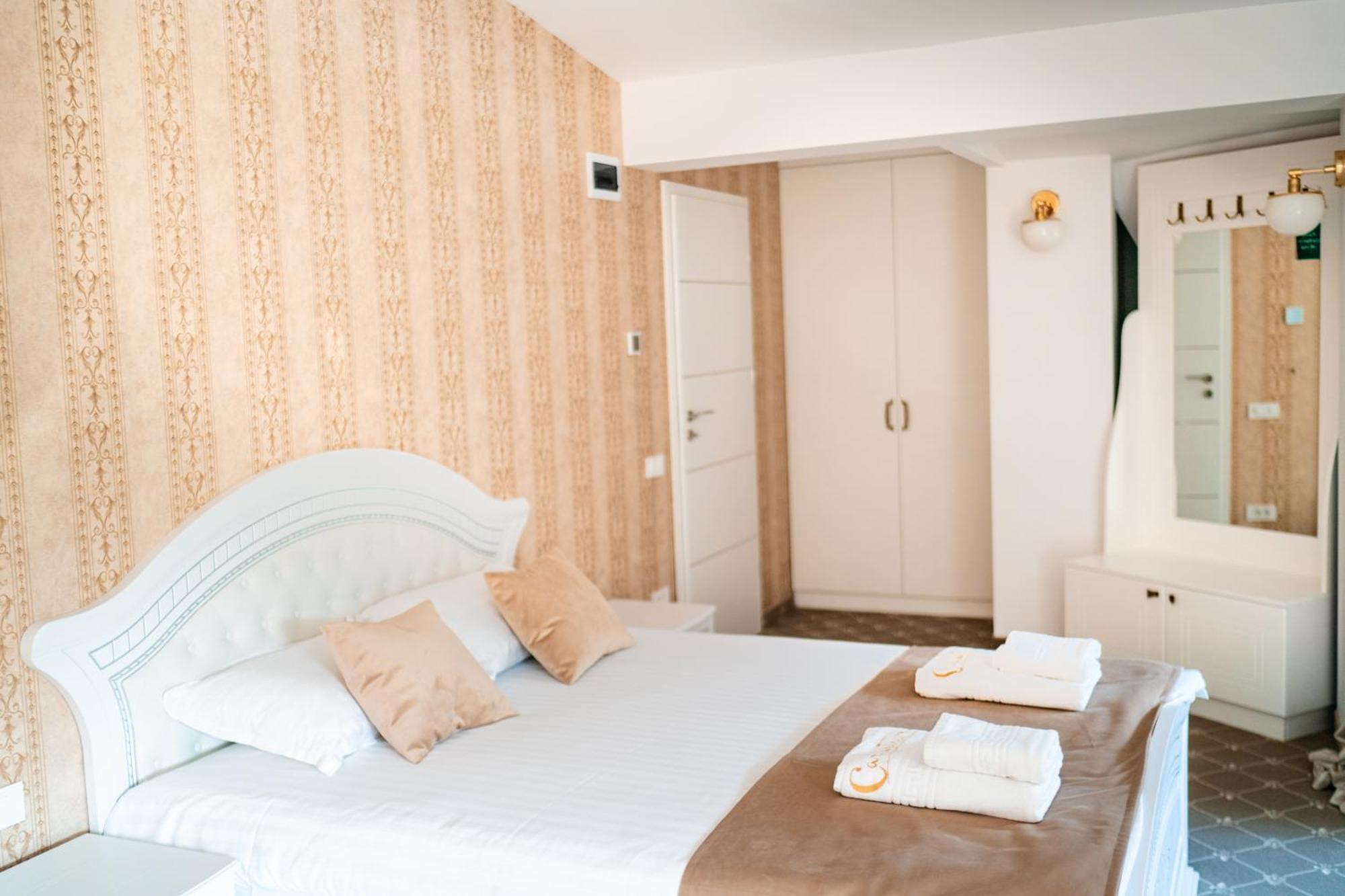 Hotel Carpentiere Arena à Răşinari Extérieur photo