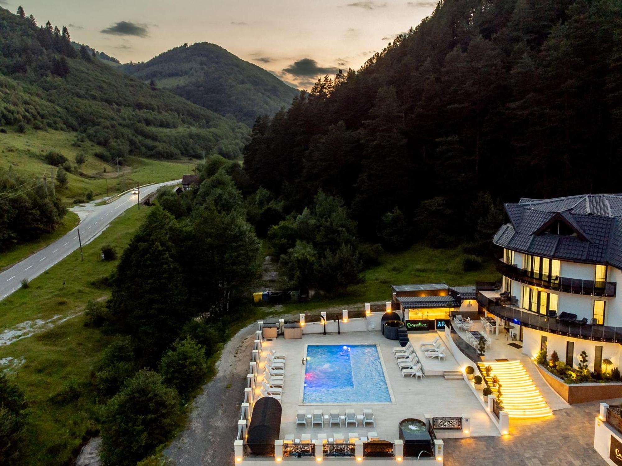 Hotel Carpentiere Arena à Răşinari Extérieur photo