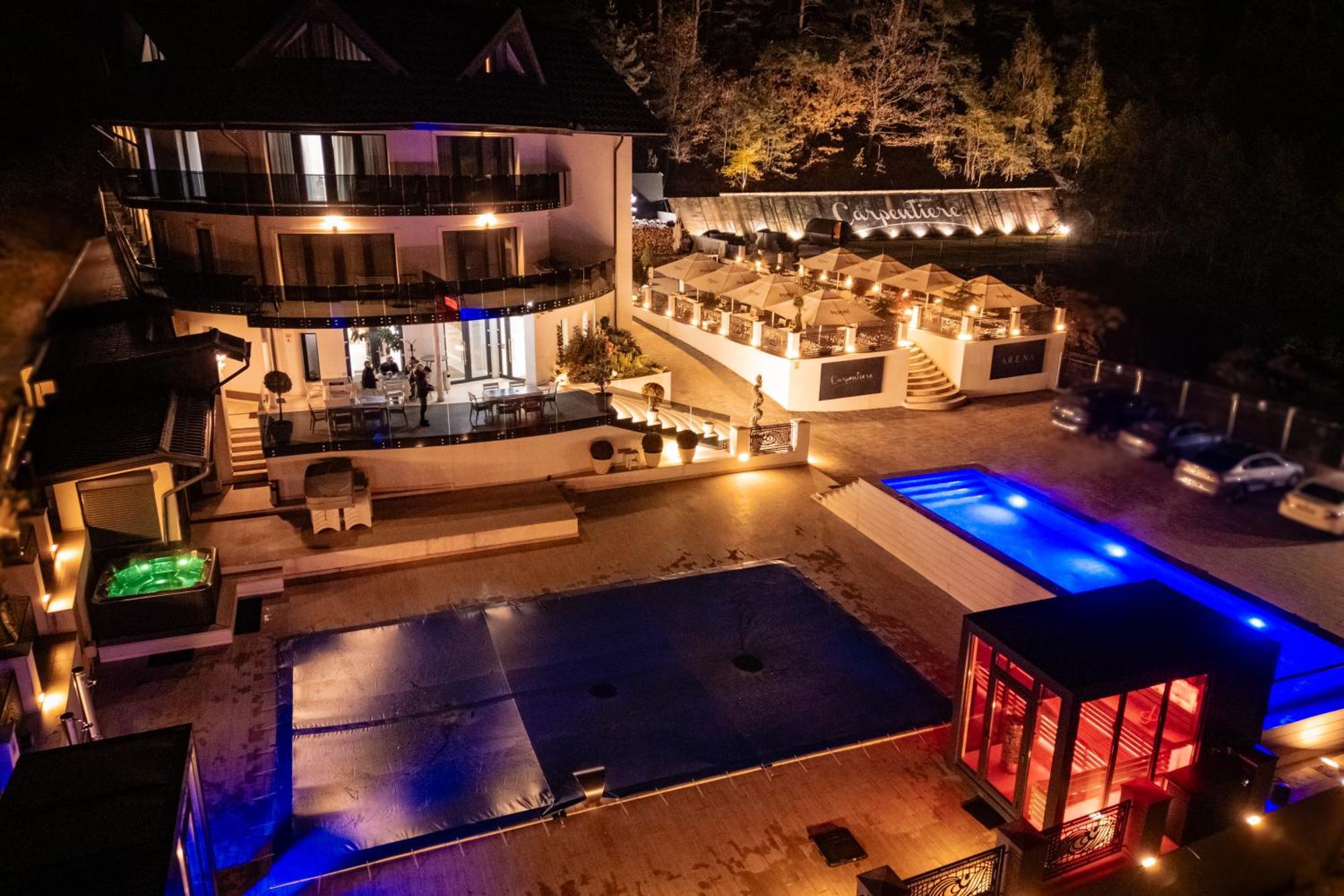 Hotel Carpentiere Arena à Răşinari Extérieur photo