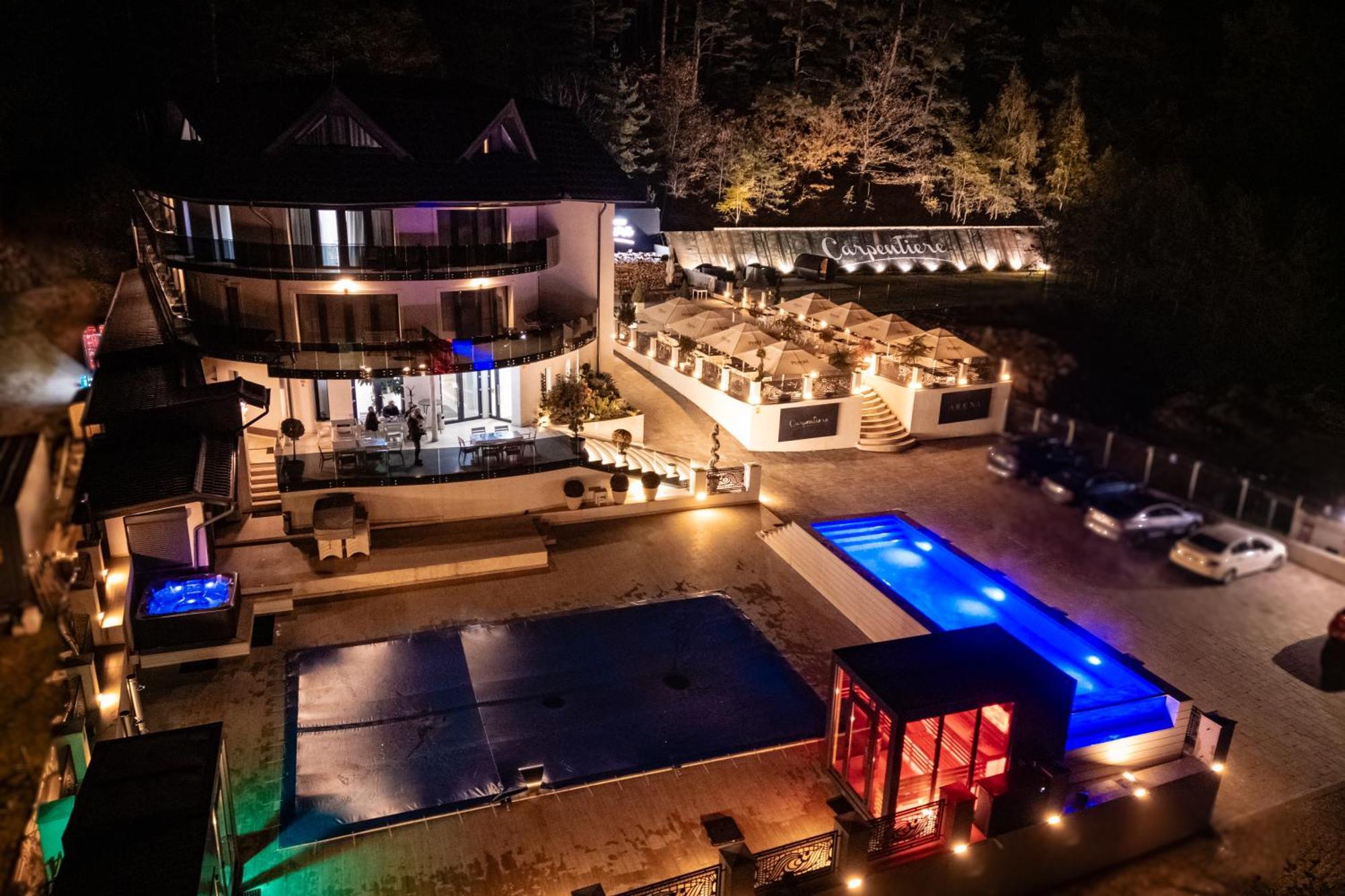 Hotel Carpentiere Arena à Răşinari Extérieur photo