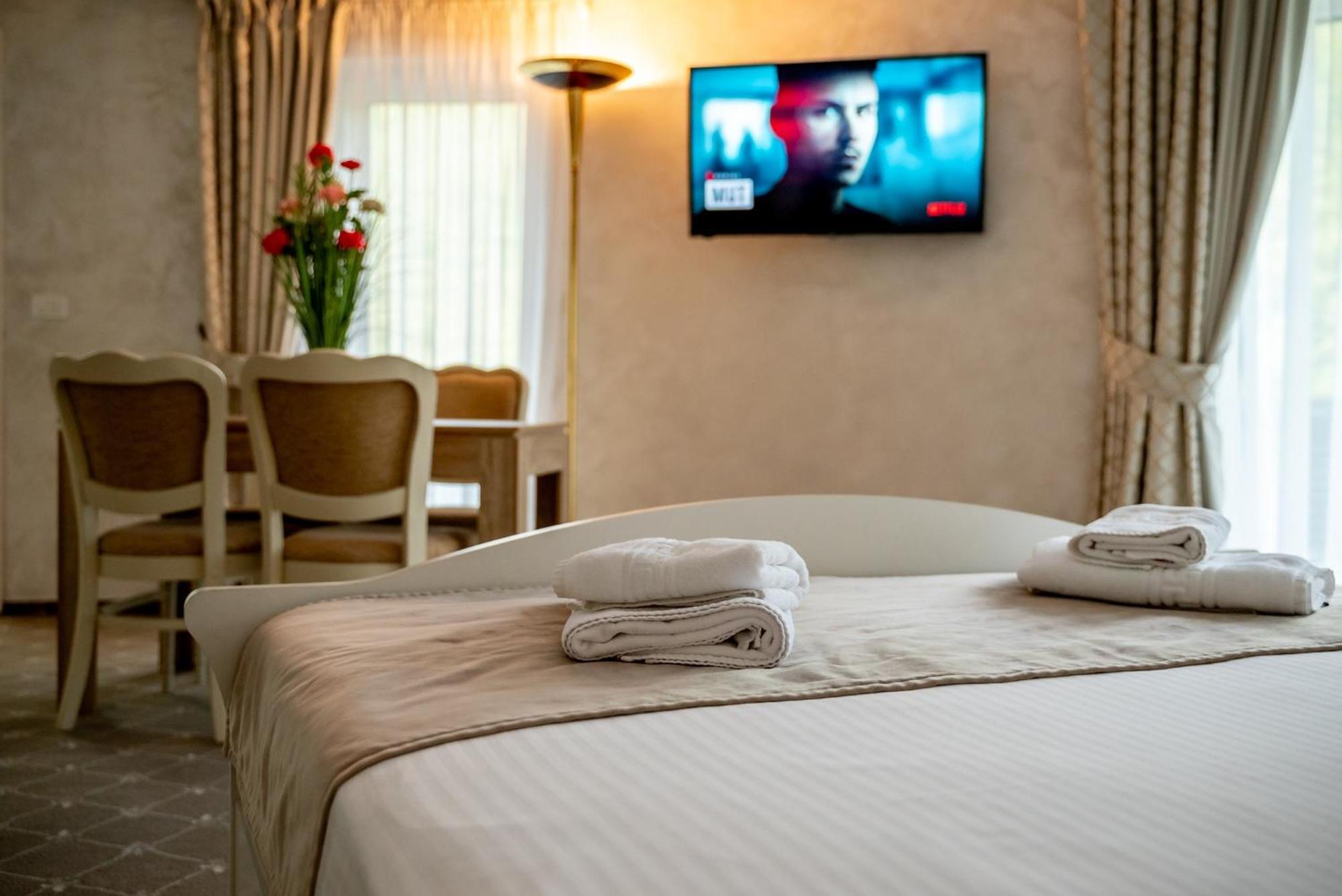 Hotel Carpentiere Arena à Răşinari Extérieur photo