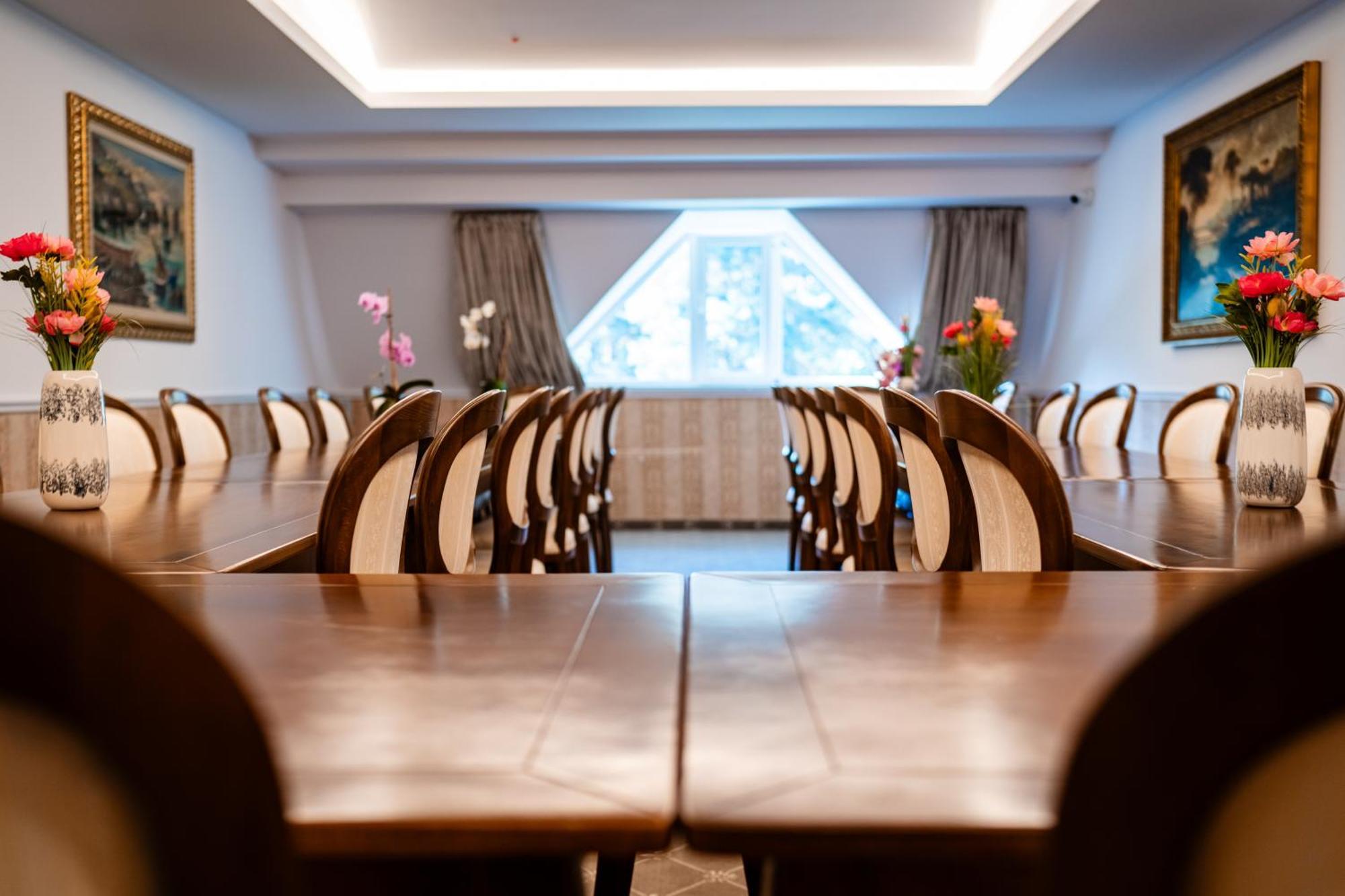 Hotel Carpentiere Arena à Răşinari Extérieur photo