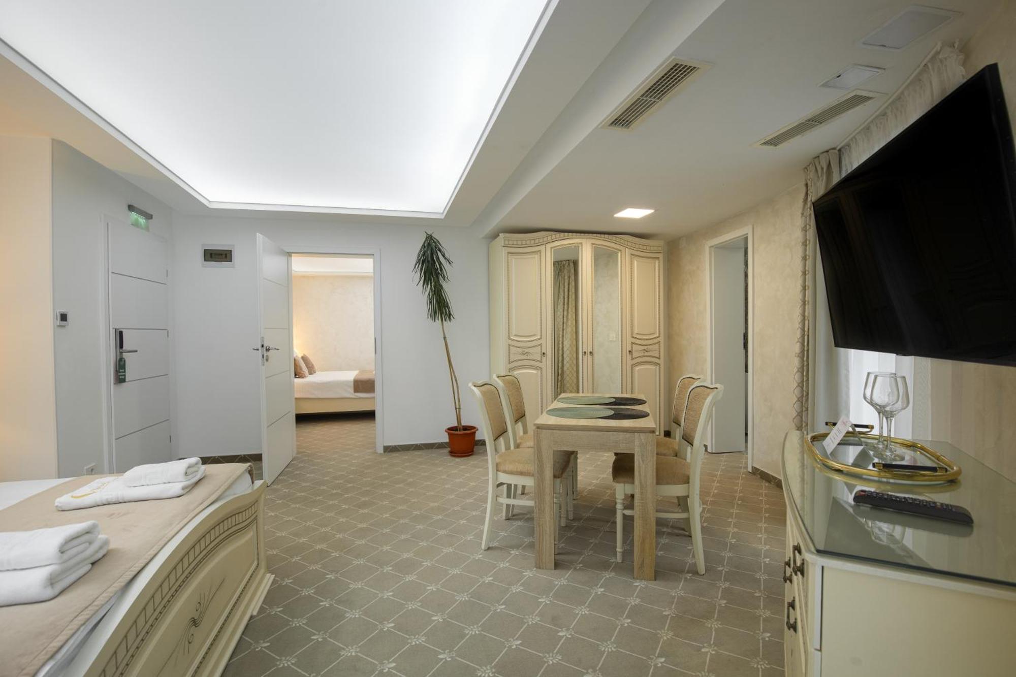 Hotel Carpentiere Arena à Răşinari Extérieur photo