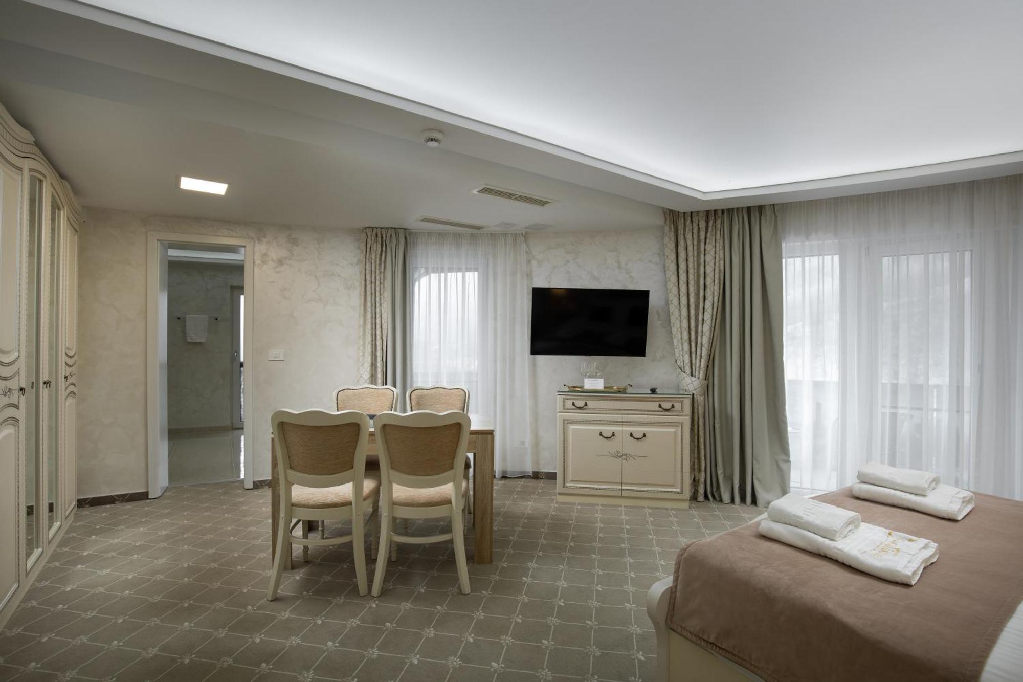 Hotel Carpentiere Arena à Răşinari Extérieur photo